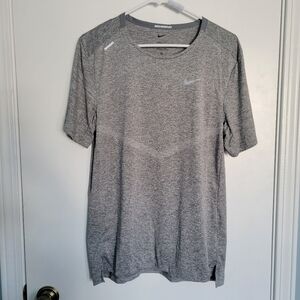 Nike Rise 365 Men's Dri-FIT Short-Sleeve Running Top Size Small Grey CZ9…